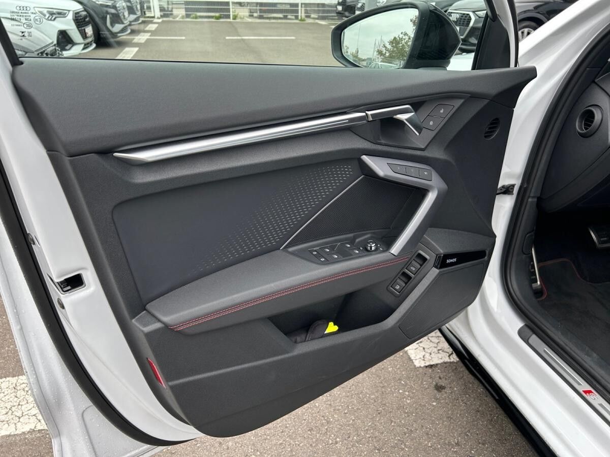 Audi A3 Sportback S line 45 TFSI e S tronic Matrix