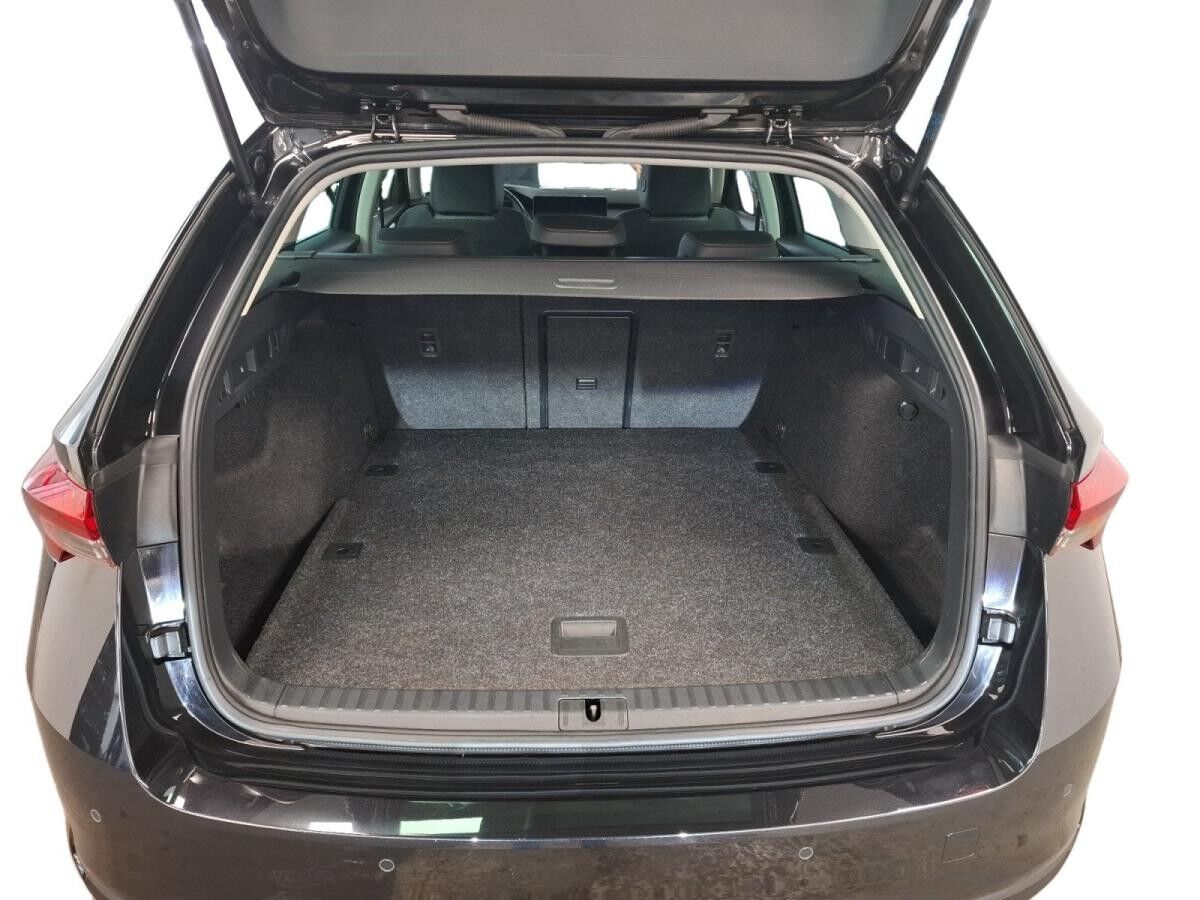 Skoda Octavia Combi 1.5 TSI Selection RFK LED ACC