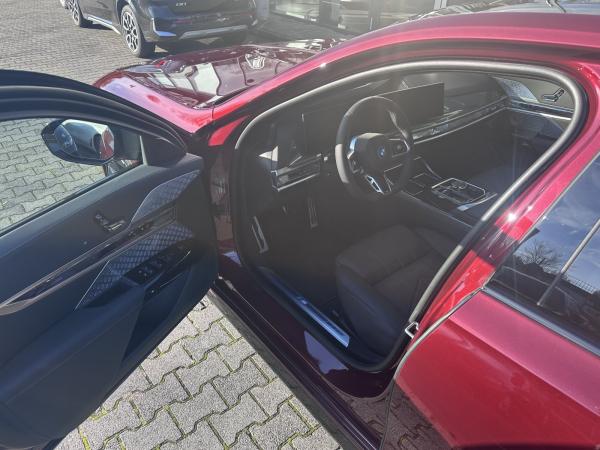 BMW i7 M70 xDrive M Sport //ExecutiveLoungeSeating TheaterScreen
