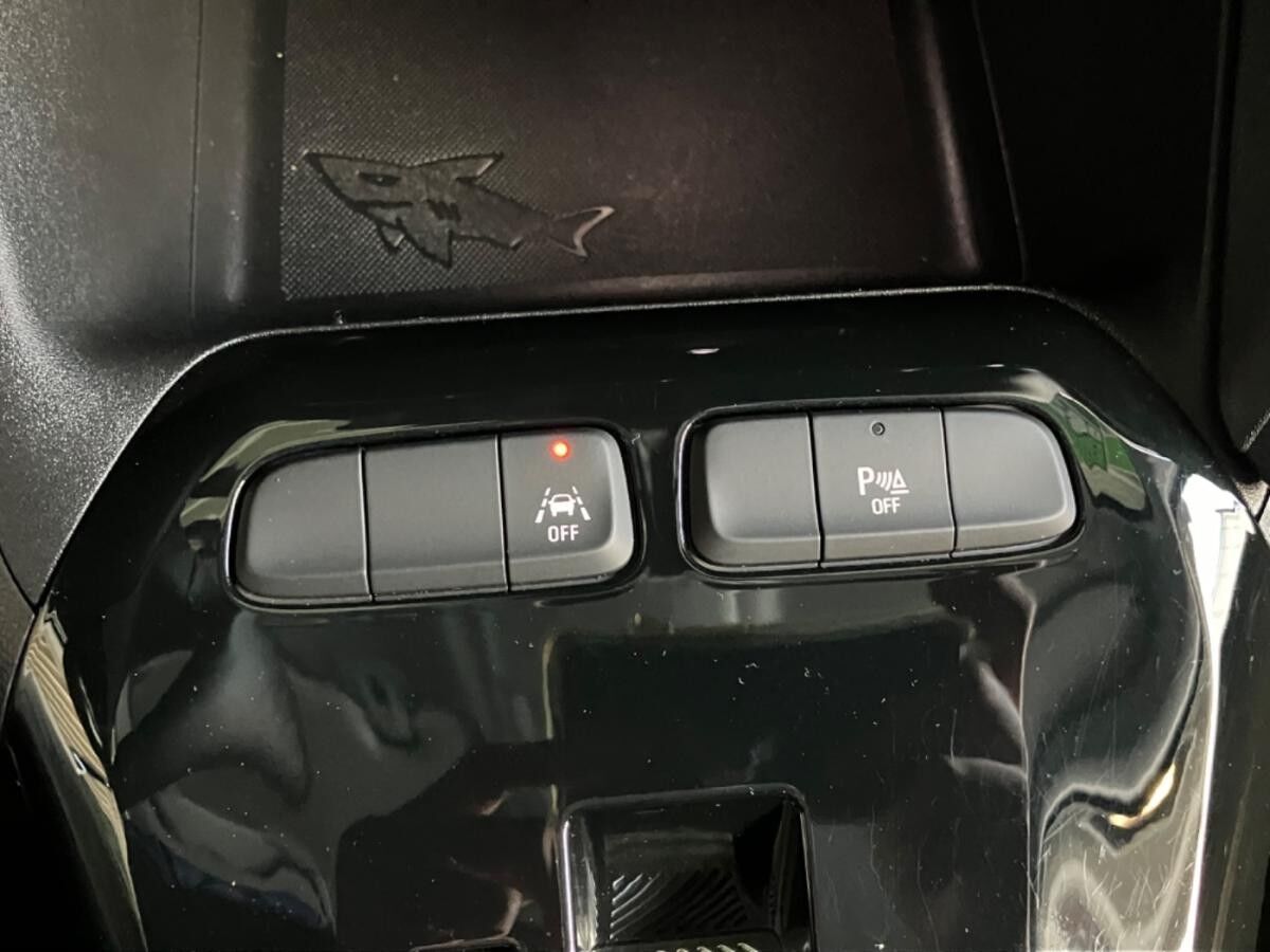 Opel Corsa F e Elegance LED+SHZ+Fernlichtass.+Kam.+LM