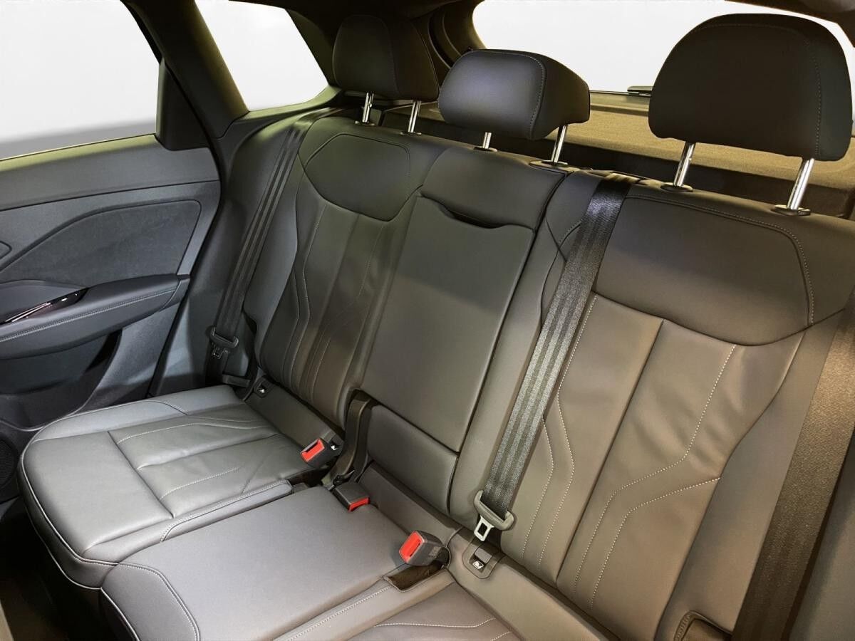 Audi Q3 e-hybrid S tronic LED LM 19" Navi PDC+RFK