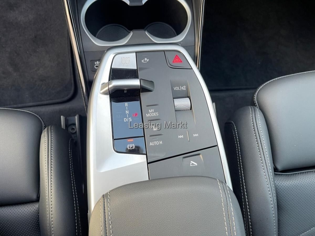 BMW X1 xDrive23i M Sport / NP= 68.460,- / Pano / AHK