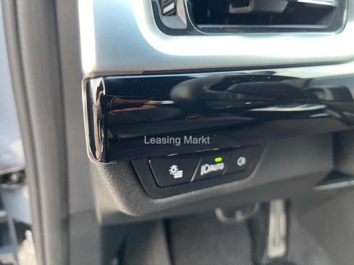 BMW X1 xDrive23i M Sport / NP= 68.460,- / Pano / AHK