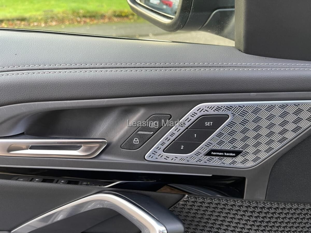 BMW X1 xDrive23i M Sport / NP= 68.460,- / Pano / AHK