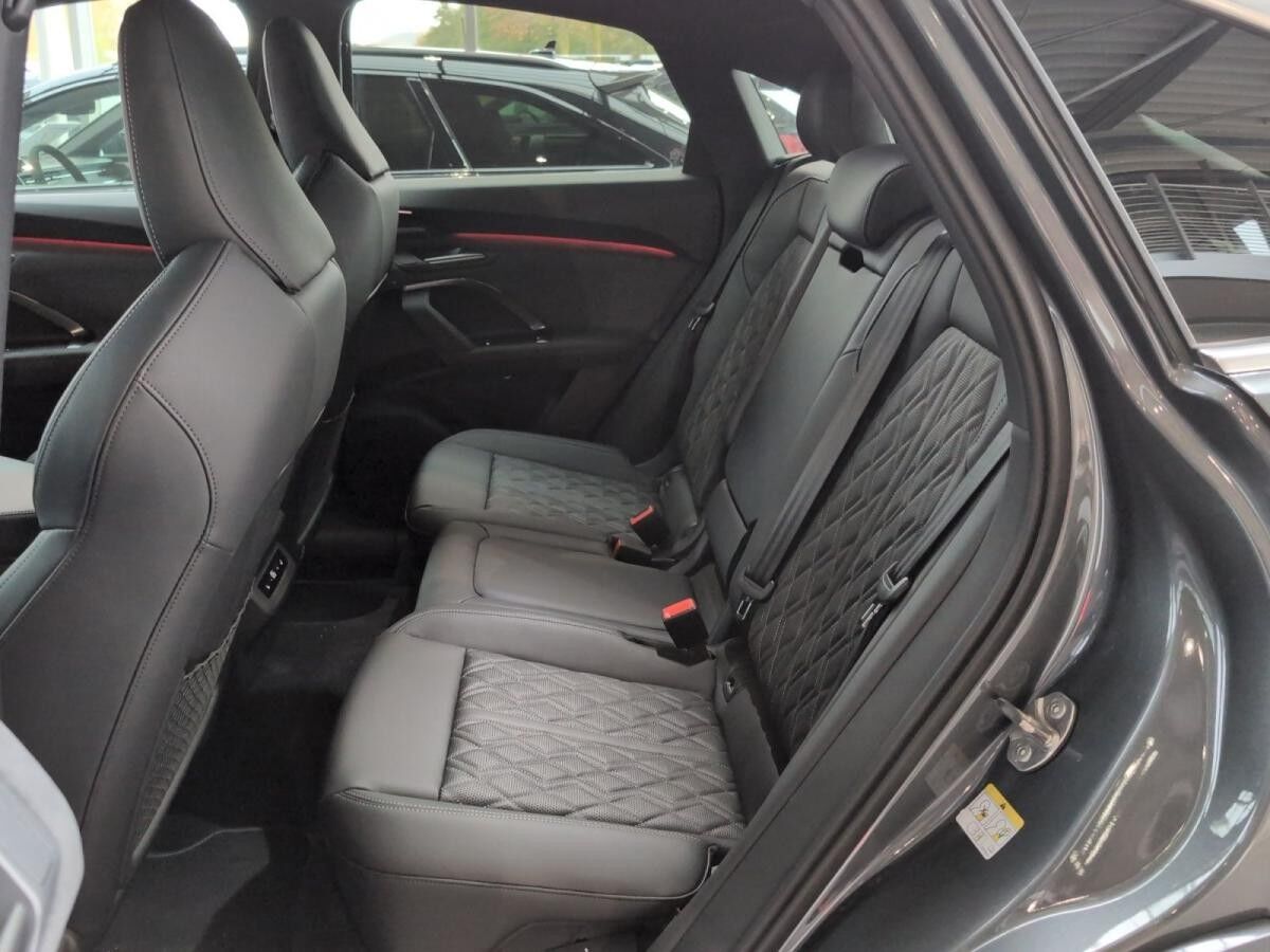 Audi SQ5 Sportback TFSI S tronic Audi SQ5 Sportback TFSI S tronic