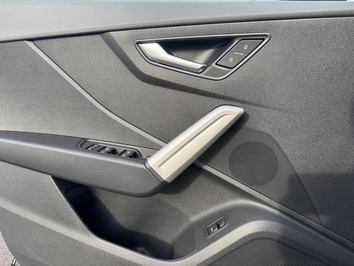 Audi Q2 advanced 35 TFSI S tronic matrix, AHK, Navi