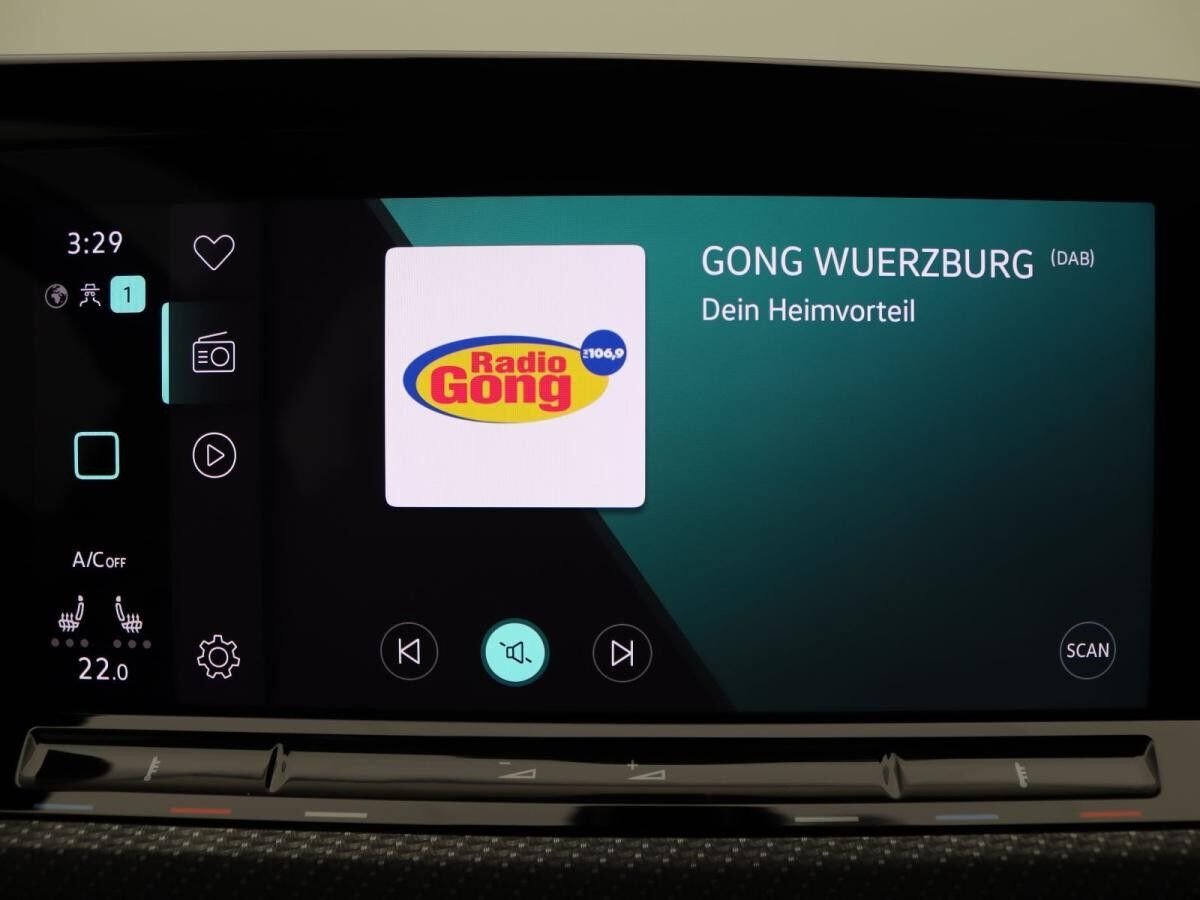 Volkswagen Golf VIII R-Line 2.0TDI DSG/ Navi, App, RFK, LED