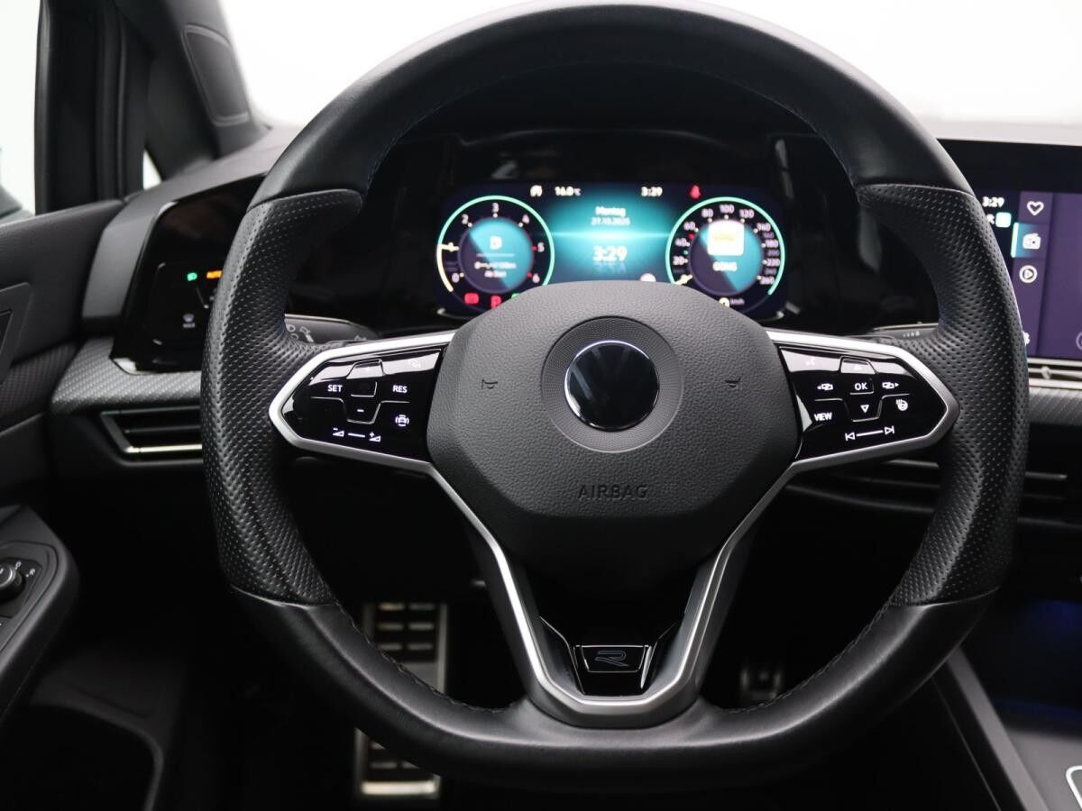 Volkswagen Golf VIII R-Line 2.0TDI DSG/ Navi, App, RFK, LED