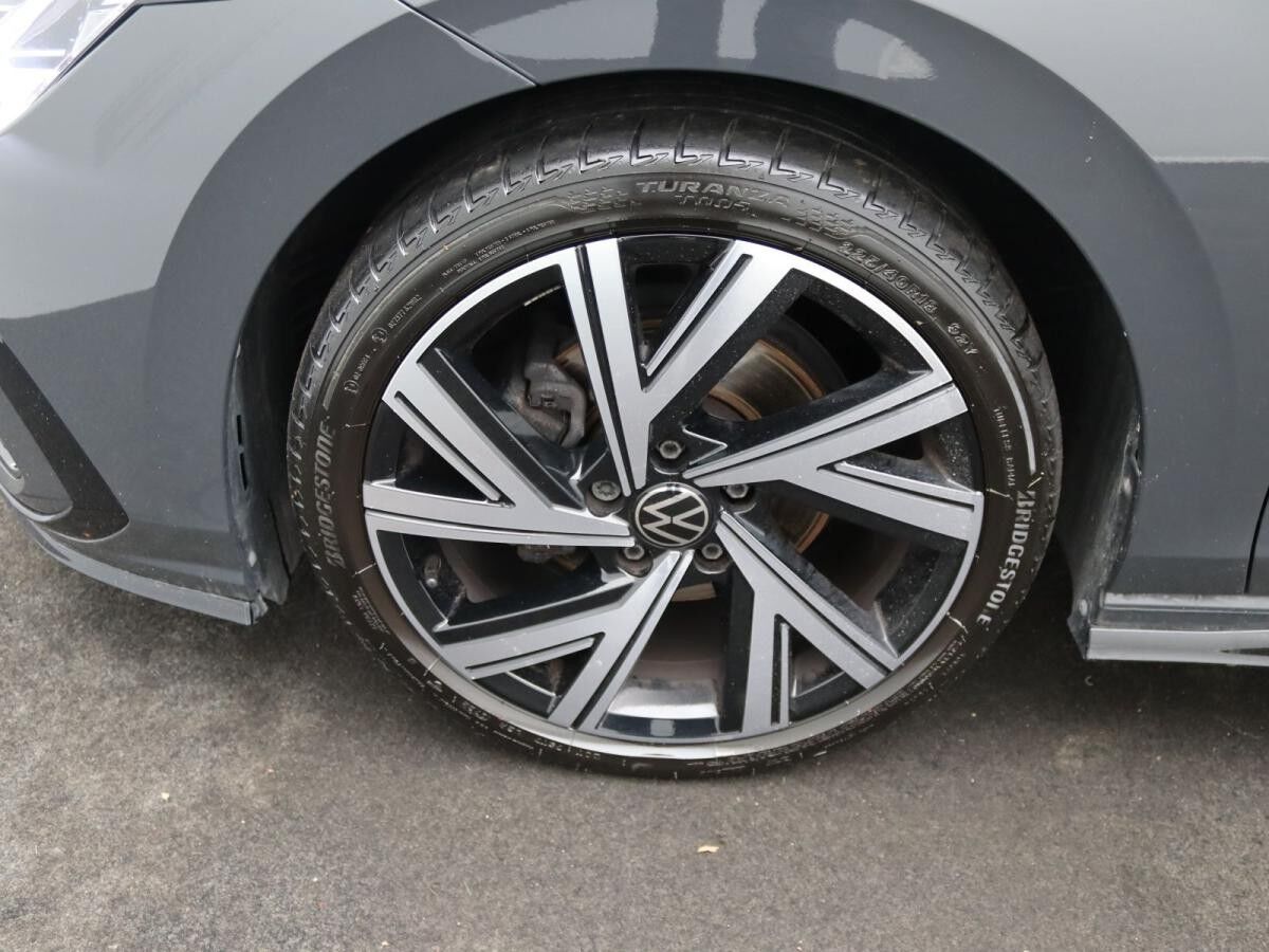 Volkswagen Golf VIII R-Line 2.0TDI DSG/ Navi, App, RFK, LED