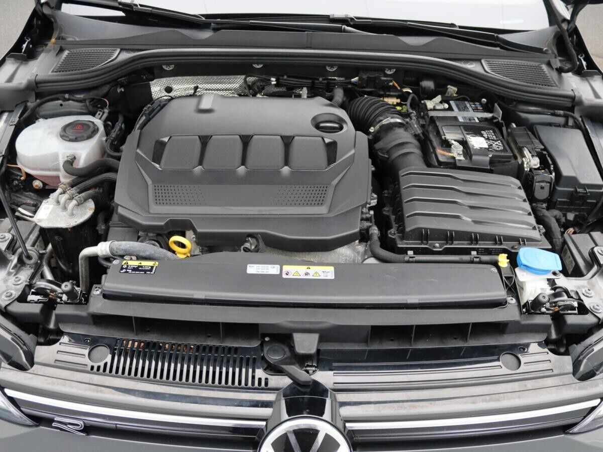 Volkswagen Golf VIII R-Line 2.0TDI DSG/ Navi, App, RFK, LED