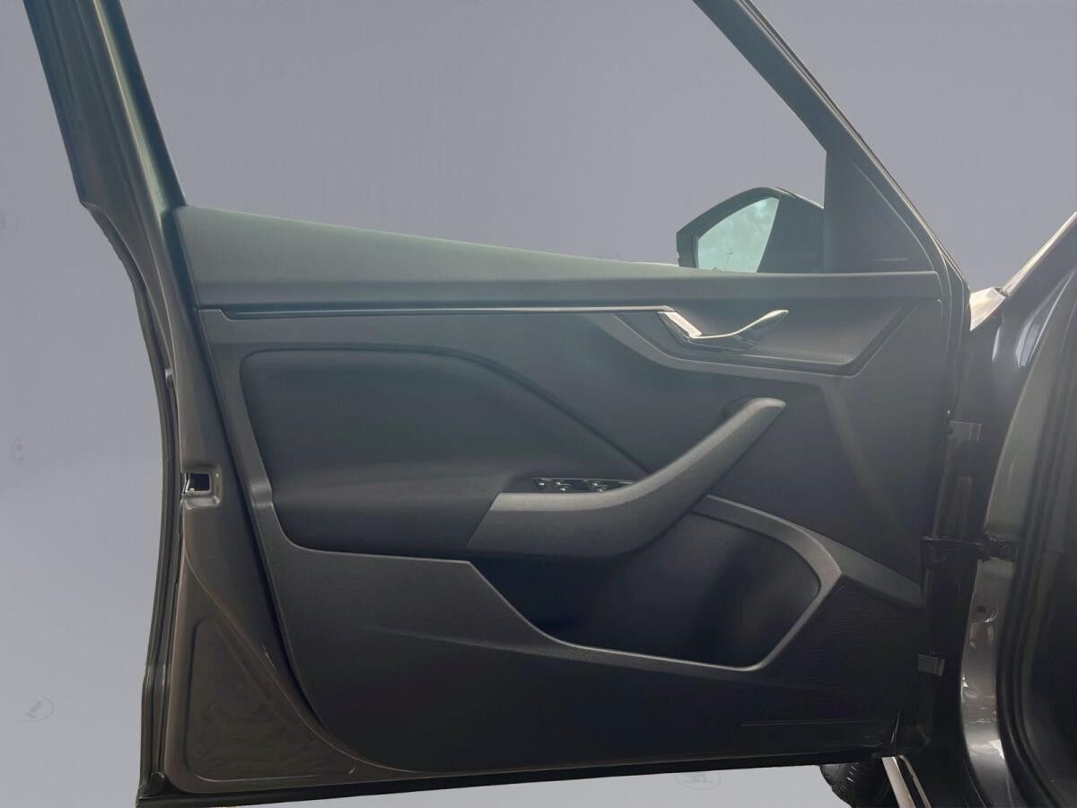 Skoda Kamiq Tour 1.5 TSI DSG BLACK NAVI AHK LED