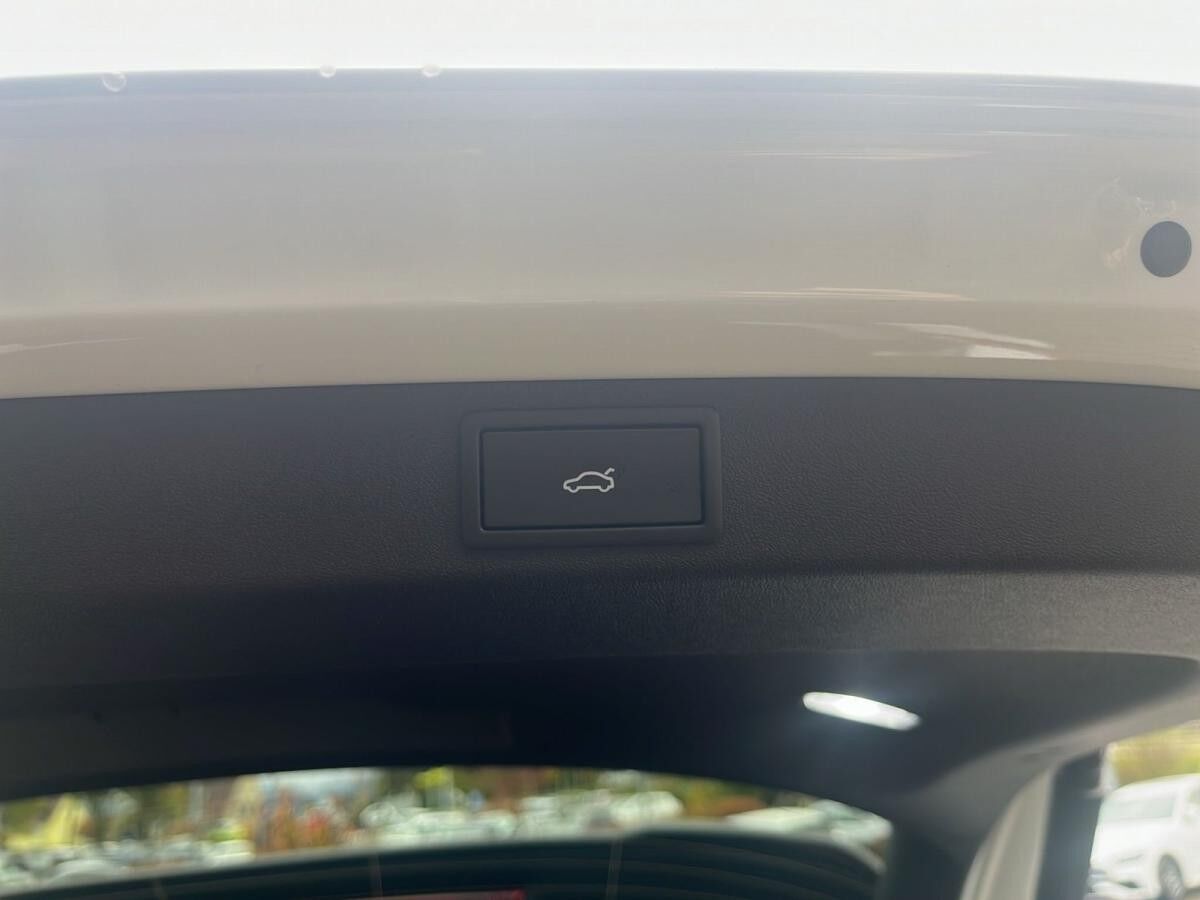 Skoda Elroq 85 PLUS WÄRMEPUMPE AHK NAVI LED DAB RFK