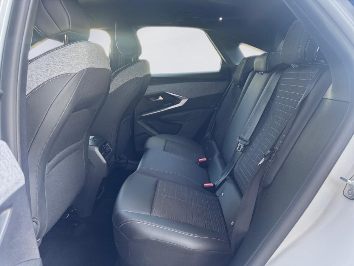 Peugeot 3008 Hybrid 136 Allure Pano-NaviDrive-Assist