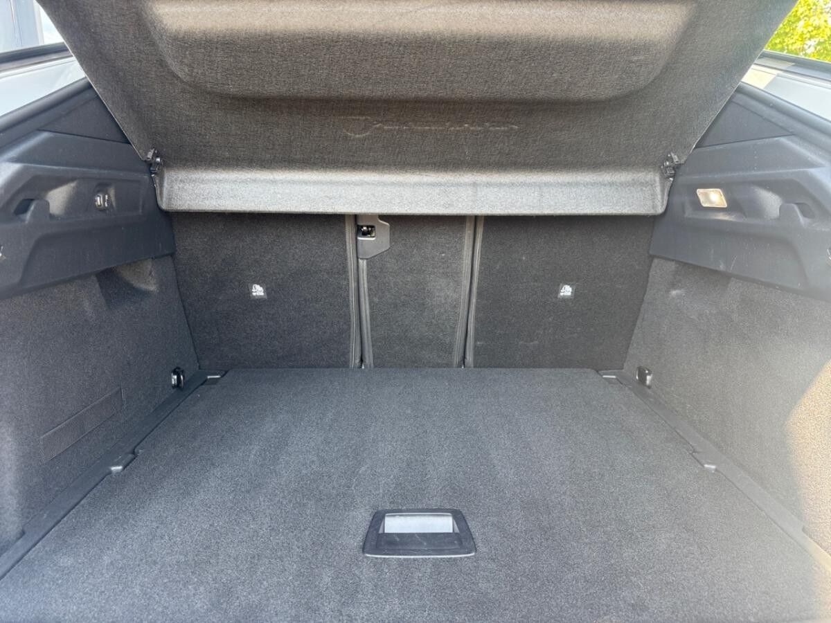 Peugeot 3008 Hybrid 136 Allure Pano-NaviDrive-Assist