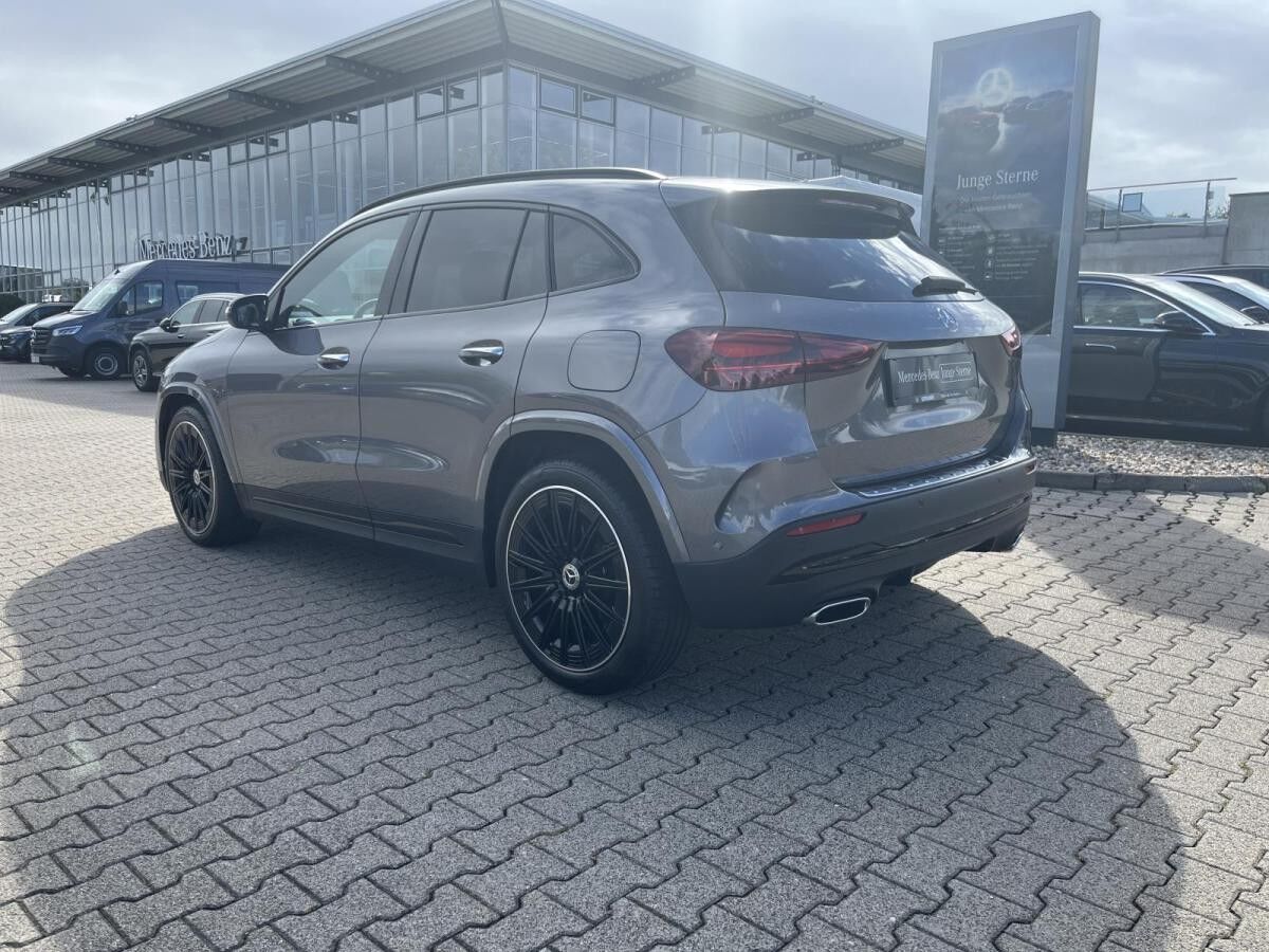 Mercedes-Benz GLA 250 4M AMG+Advanced+Night+20"+AHK+KeyGo+RüK