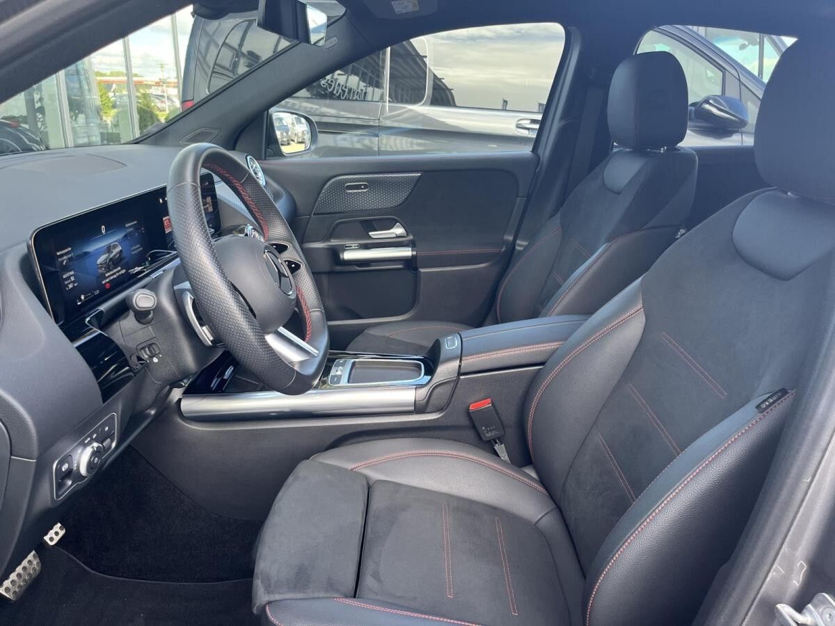 Mercedes-Benz GLA 250 4M AMG+Advanced+Night+20"+AHK+KeyGo+RüK