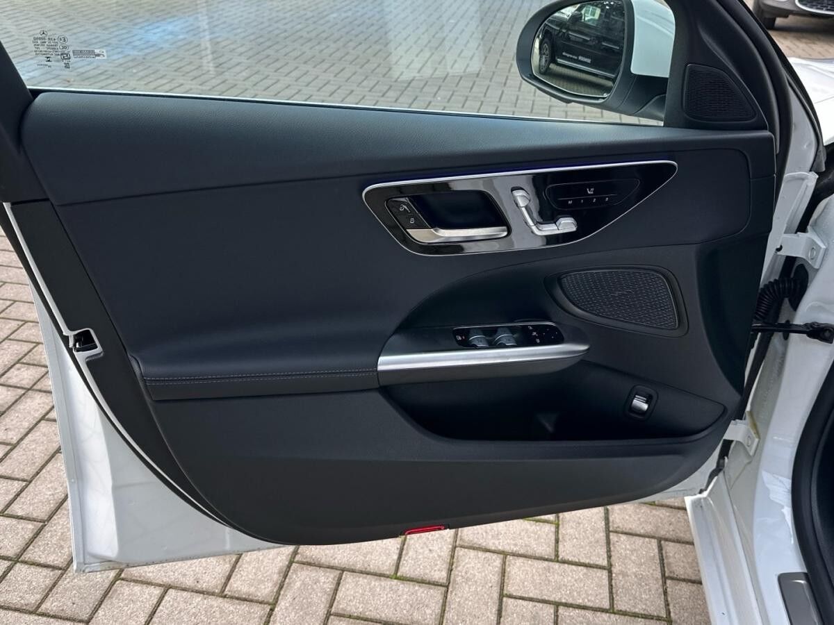 Mercedes-Benz C 200 T Avantgarde Digital-Light AHK Ambiente