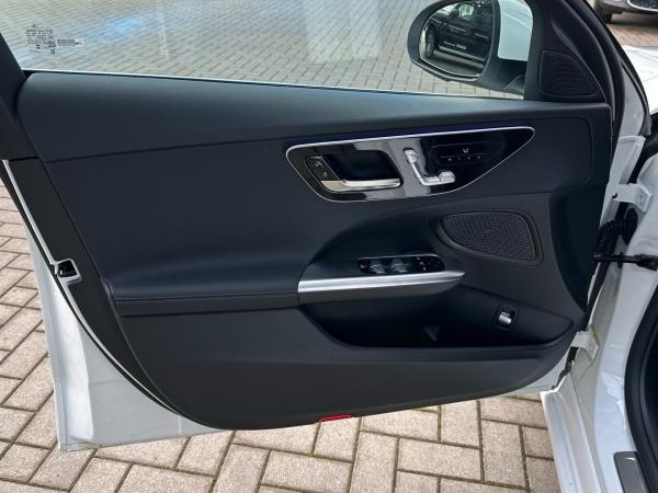 Mercedes-Benz C 200 T Avantgarde Digital-Light AHK Ambiente