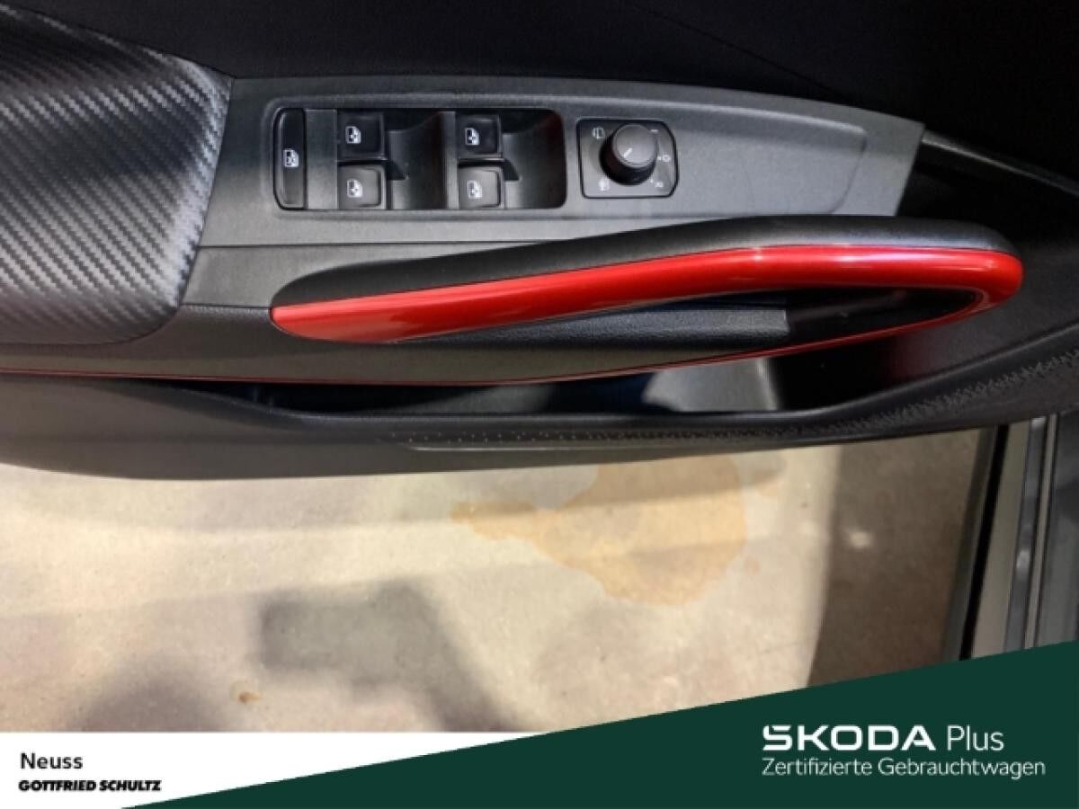 Skoda Fabia MONTE CARLO DSG SITZHEIZUNG EINPARKHILFE NAVI LED