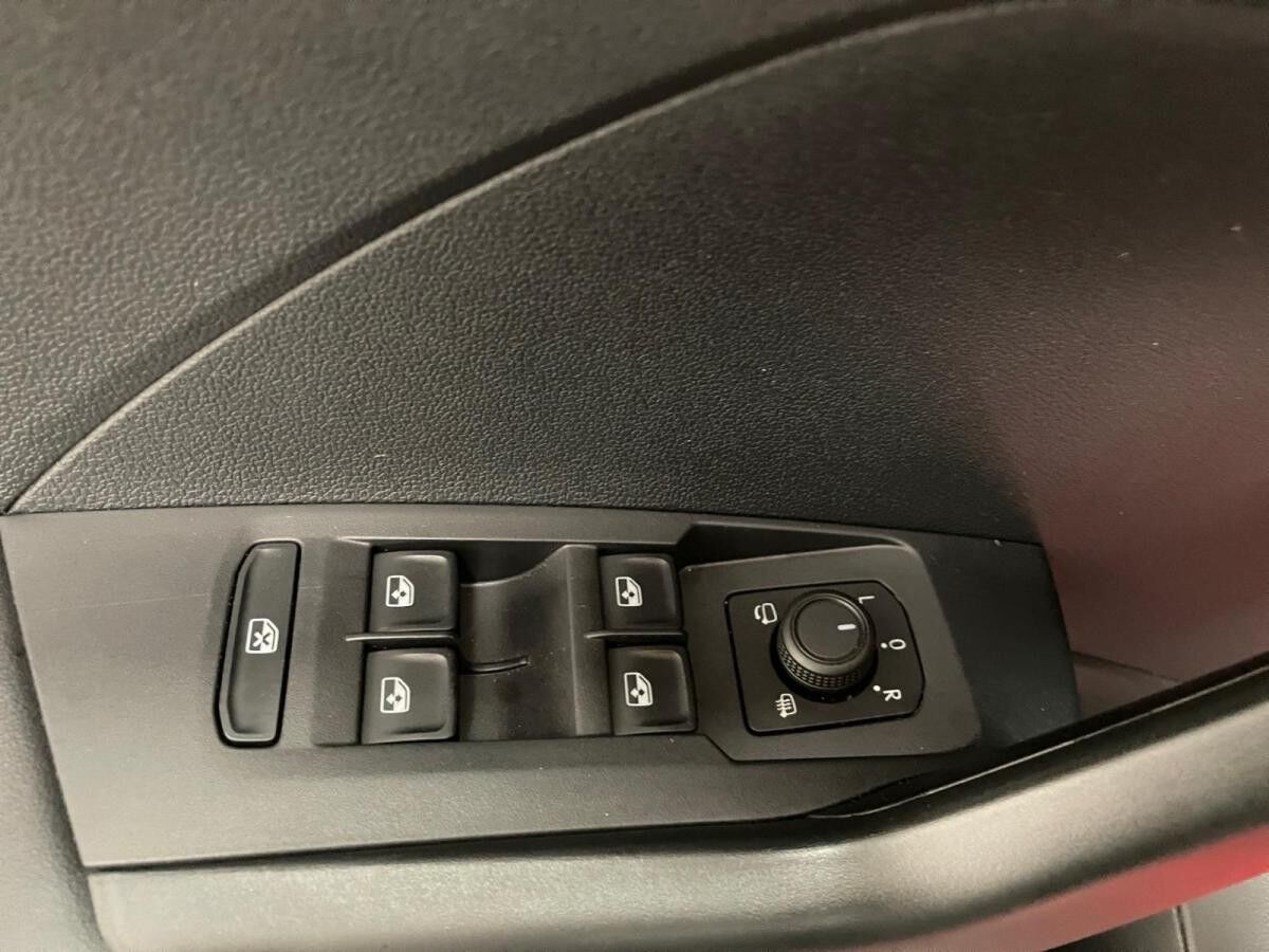 Volkswagen T-Cross Life 1.0 TSI 70kW - Einparkhilfe LED LM IQ.Drive Kamera Navi SHZ Digital Cockpit MFL