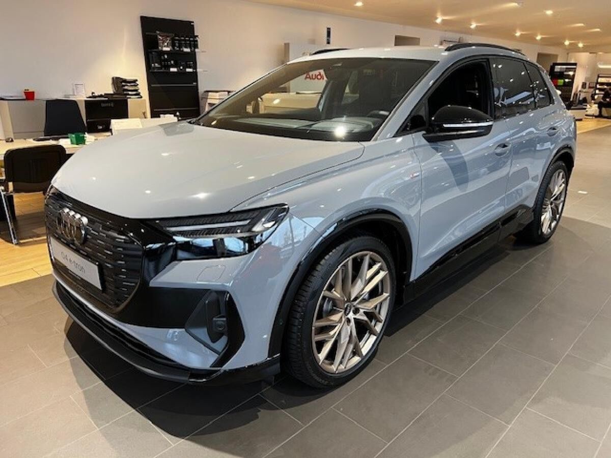 Audi Q4 e-tron 45   ⇒ AHK   ⇒ EDITION S-Line   ⇒ HUD   ⇒ 21"