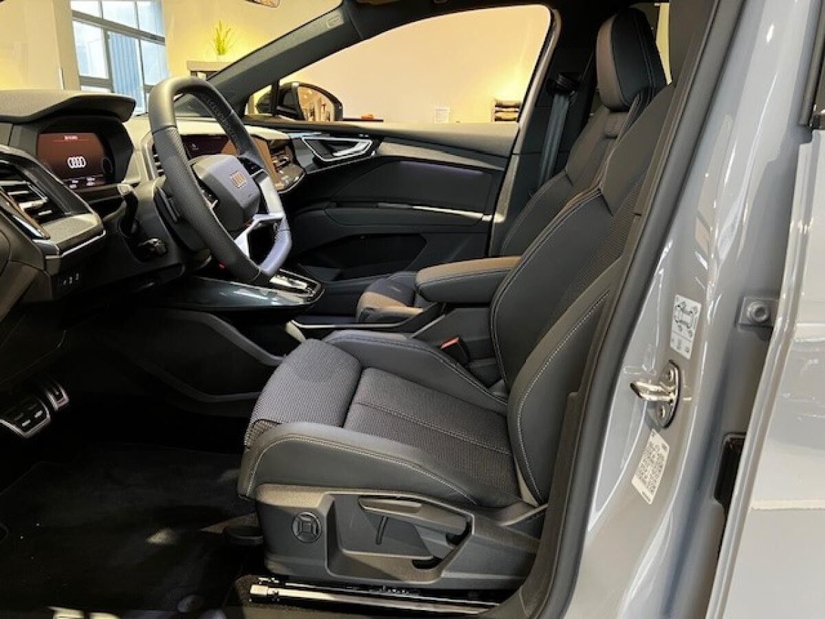 Audi Q4 e-tron 45   ⇒ AHK   ⇒ EDITION S-Line   ⇒ HUD   ⇒ 21"