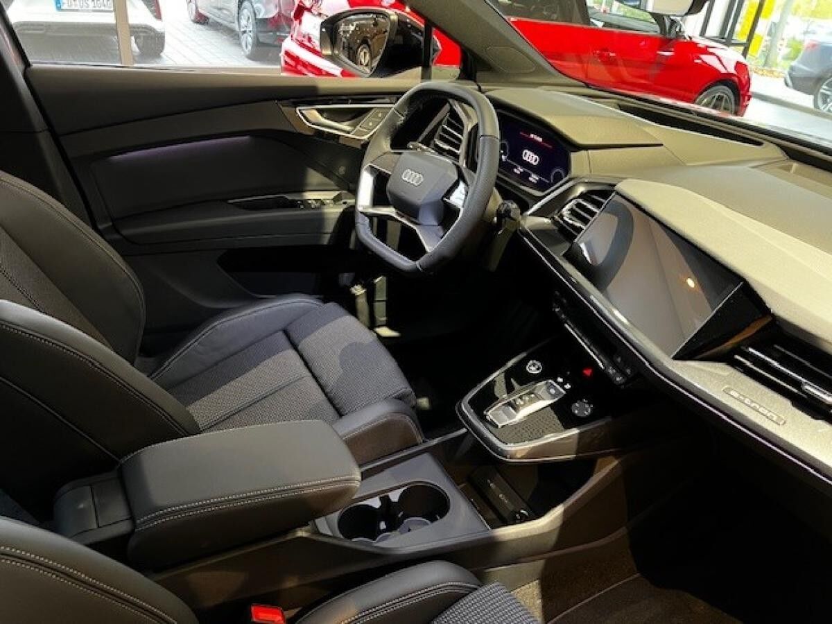 Audi Q4 e-tron 45   ⇒ AHK   ⇒ EDITION S-Line   ⇒ HUD   ⇒ 21"