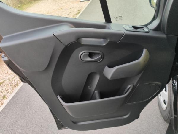 Nissan Interstar Junge Monolite Koffer L3H1 3,5t RWD N-Connecta 5 J Garantie ab Erstzul. Nissan Interstar Junge Monolite Koffer L3H1 3,5t RWD N-Connecta 5 J Garantie ab Erstzul.