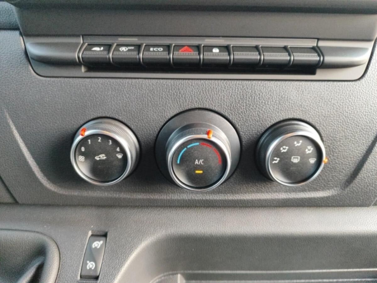 Nissan Interstar Junge Monolite Koffer L3H1 3,5t RWD N-Connecta 5 J Garantie ab Erstzul. Nissan Interstar Junge Monolite Koffer L3H1 3,5t RWD N-Connecta 5 J Garantie ab Erstzul.