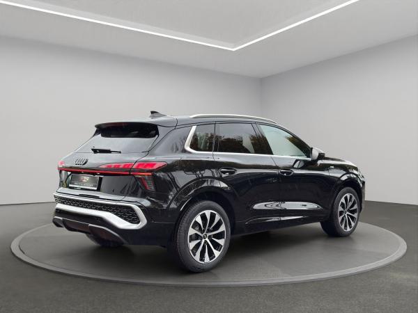 Audi Q3 SUV TFSI S tronic+PANO+LED+S LINE