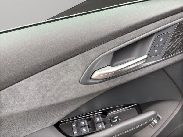 Audi Q3 SUV TFSI S tronic+PANO+LED+S LINE