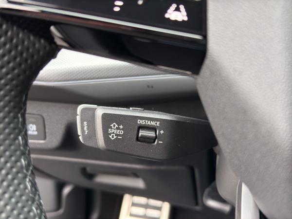 Audi Q3 SUV TFSI S tronic+PANO+LED+S LINE