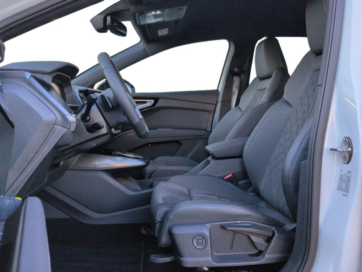 Audi Q4 e-tron 45 S line, AHK, Matrix, 360 Grad, Standklima,