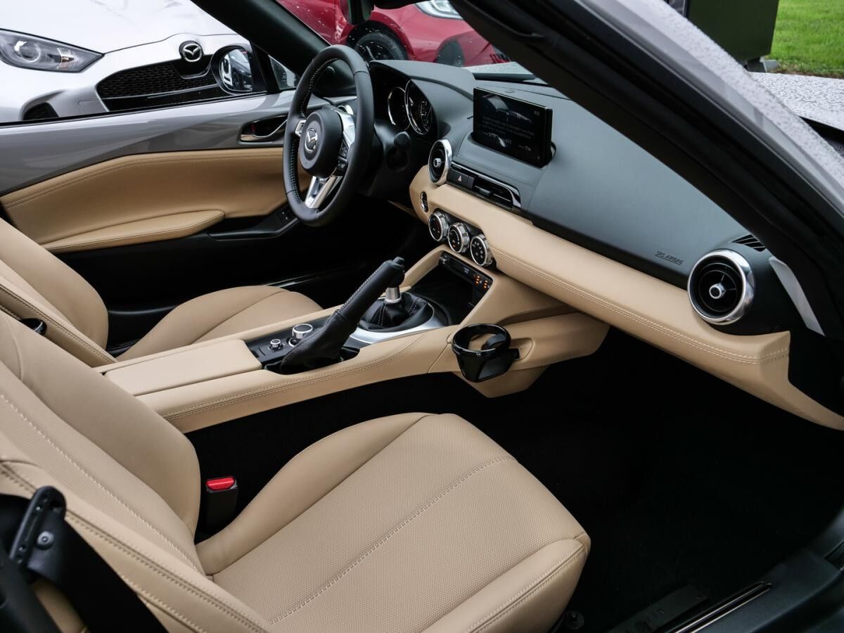 Mazda MX-5 2024 SKYACTIV-G 132 1.5L 6MT RWD Kazari RF