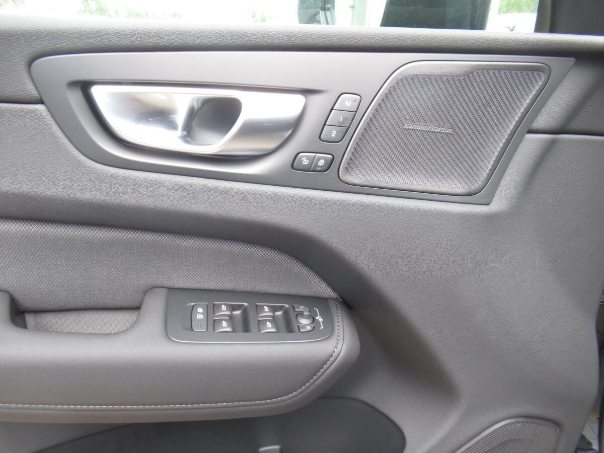 Volvo XC60 B5 AWD Black Edition Plus Facelift verschiedene Farben*GEWERBEKUNDEN AKTION*