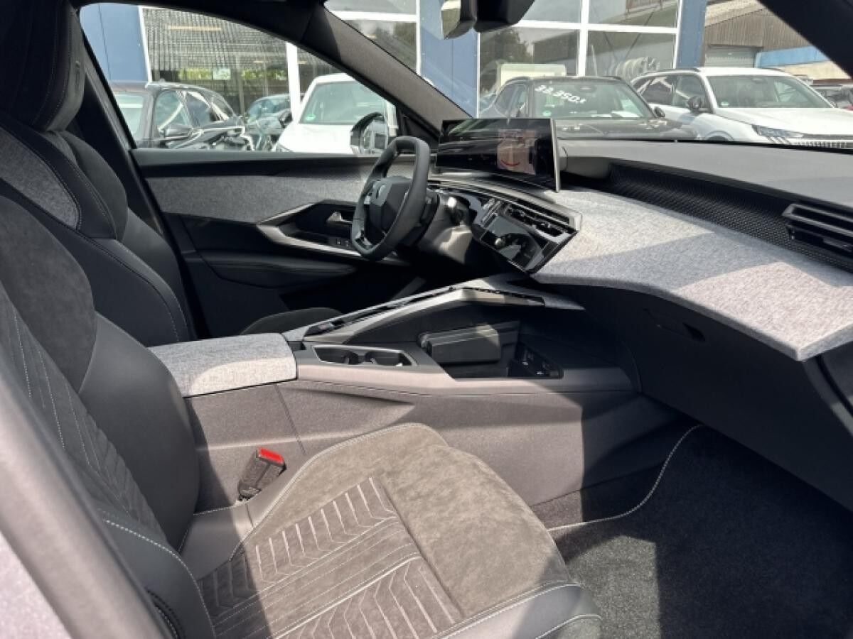 Peugeot 5008 GT HYBRID 145 e-DSC6 AHK-abn. Navi ACC