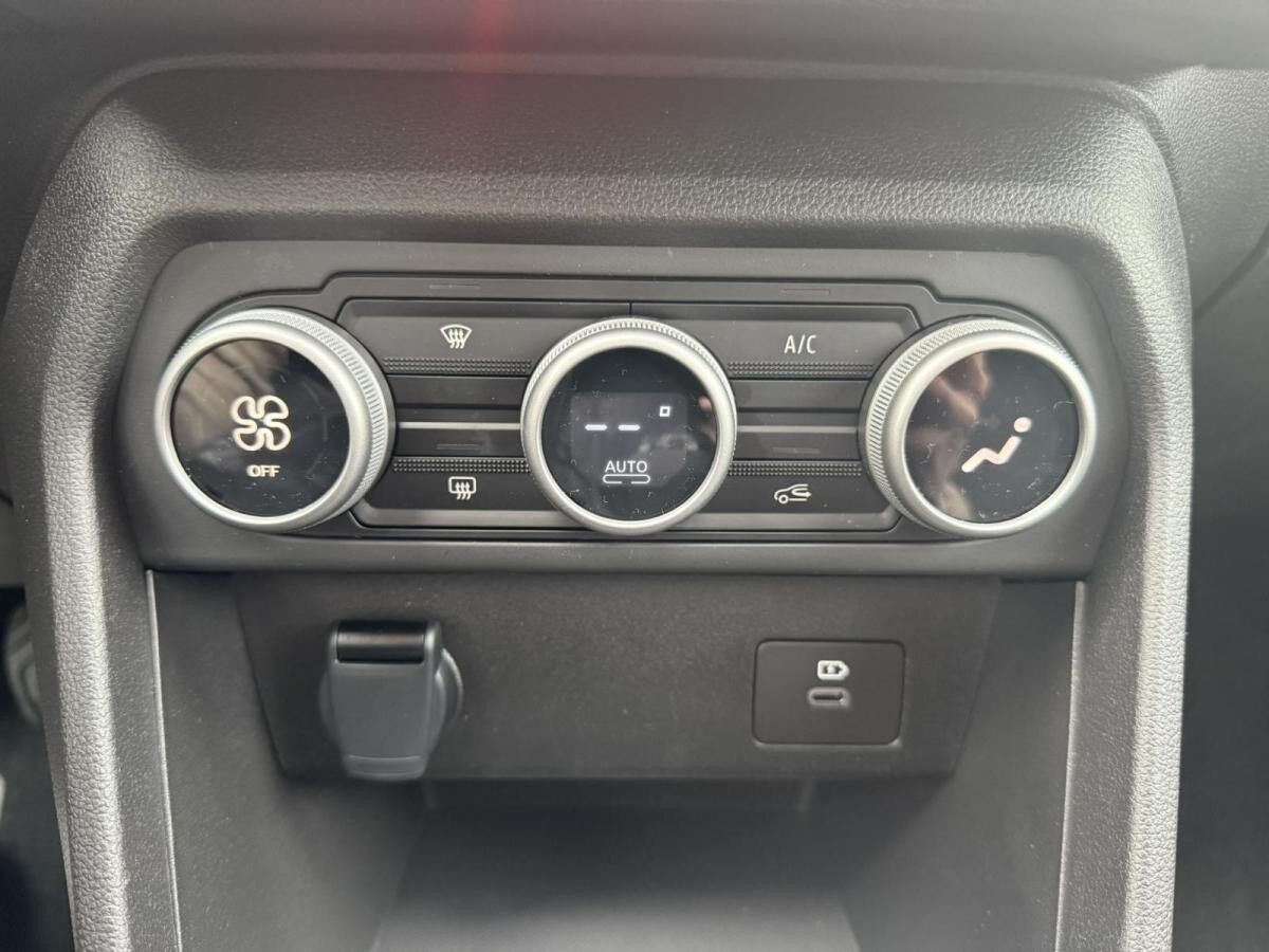 Dacia Sandero Expression TCe 90 *SHZ*PDC* 500€ Rabatt Aktion