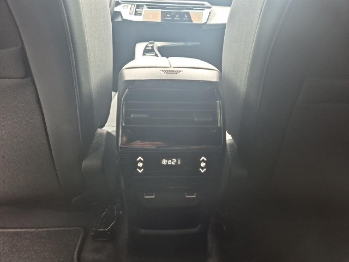 Peugeot 5008 Allure HYBRID 145 e-DSC6 Navi LED CarPlay