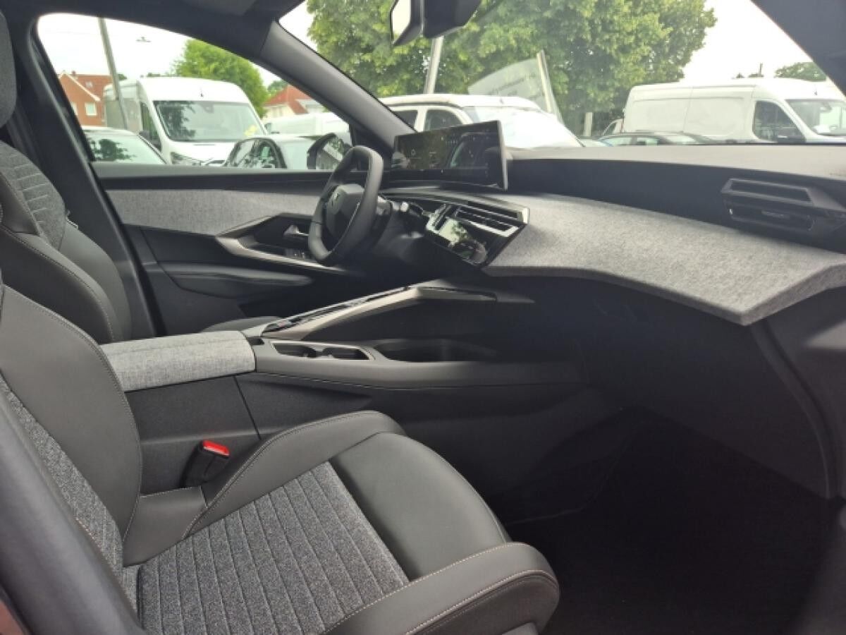 Peugeot 5008 Allure HYBRID 145 e-DSC6 Navi LED CarPlay