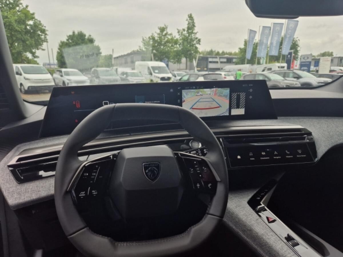 Peugeot 5008 Allure HYBRID 145 e-DSC6 Navi LED CarPlay