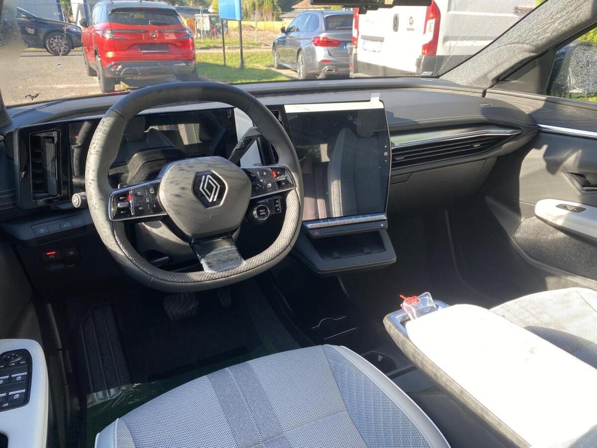 Renault Scenic Iconic 220 Long Range