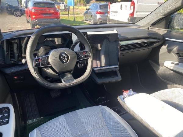 Renault Scenic Iconic 220 Long Range