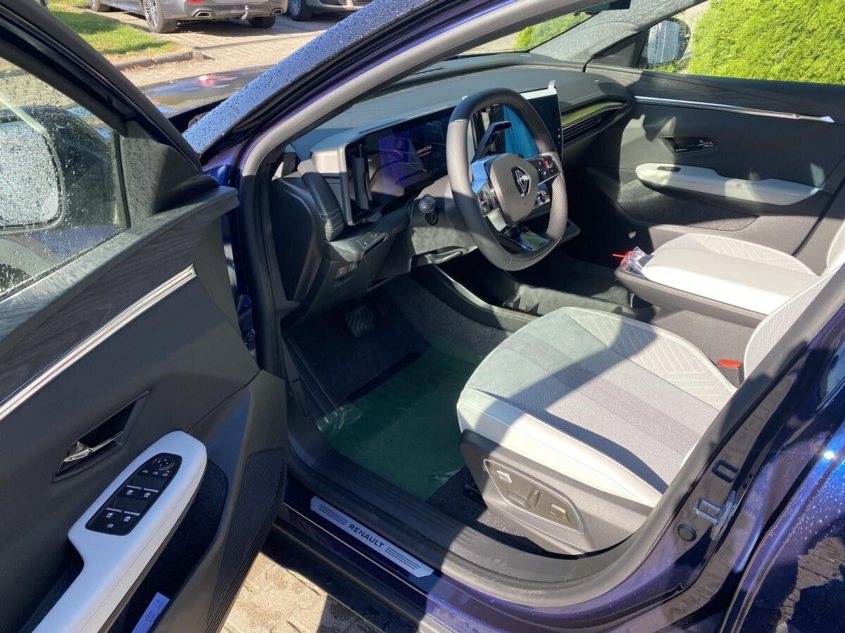 Renault Scenic Iconic 220 Long Range