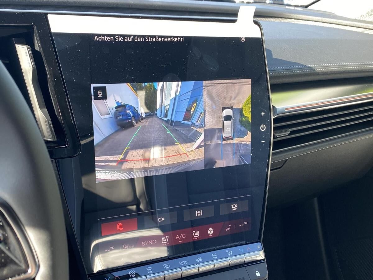 Renault Scenic Iconic 220 Long Range