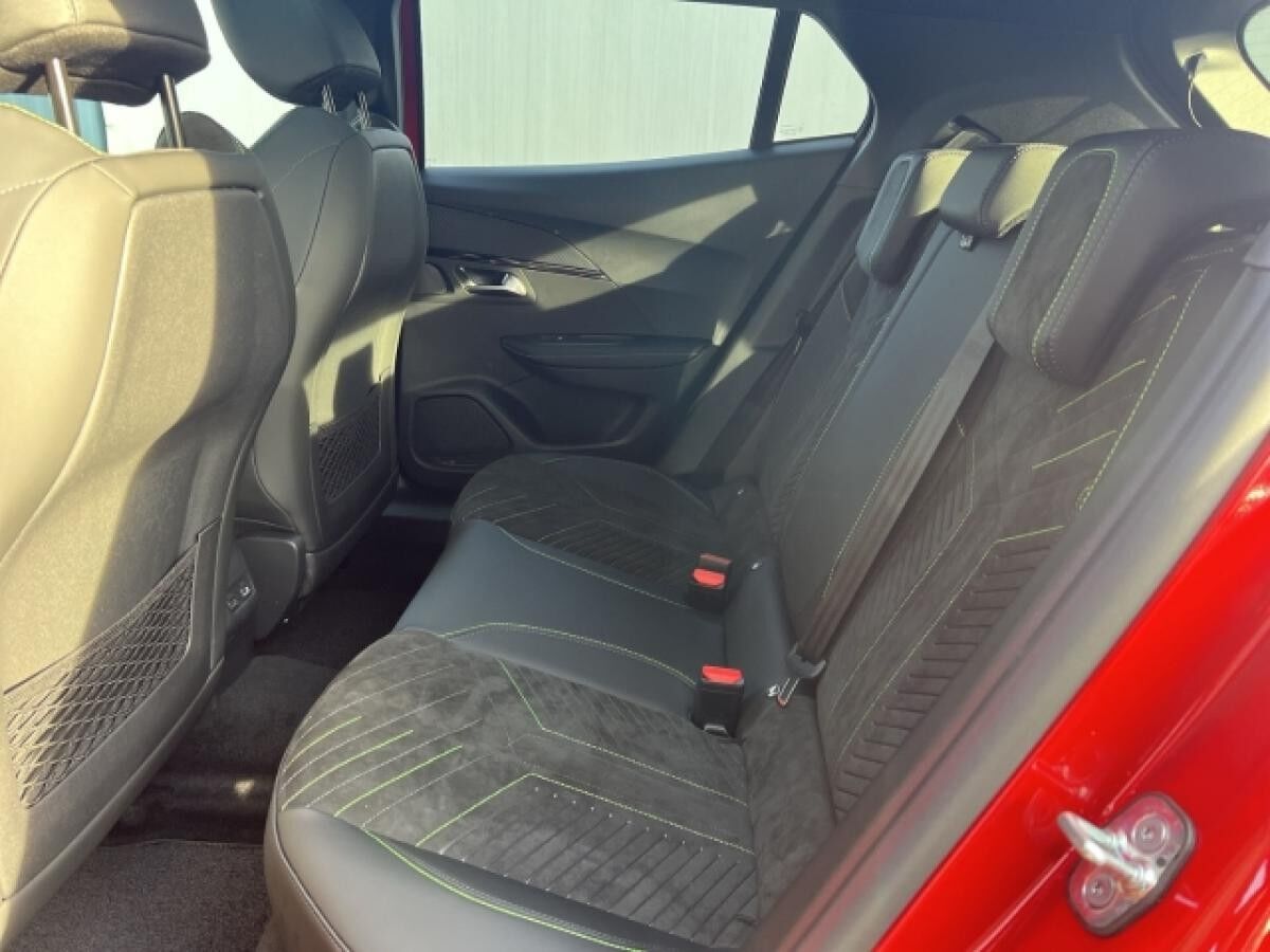 Peugeot 2008 Hybrid GT 145 e-DSC6 ACC Panodach Navi