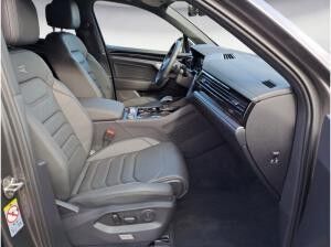 Volkswagen Touareg 3.0 V6 TDI R-Line, AHK, IQ-Drive, sofort verfügbar