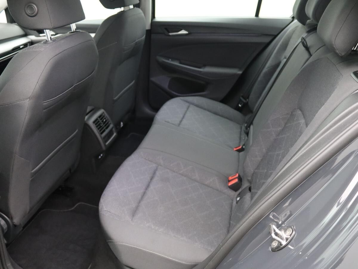 Volkswagen Golf VIII Life 1.5TSI / Navi, App, ACC, LED, SHZ