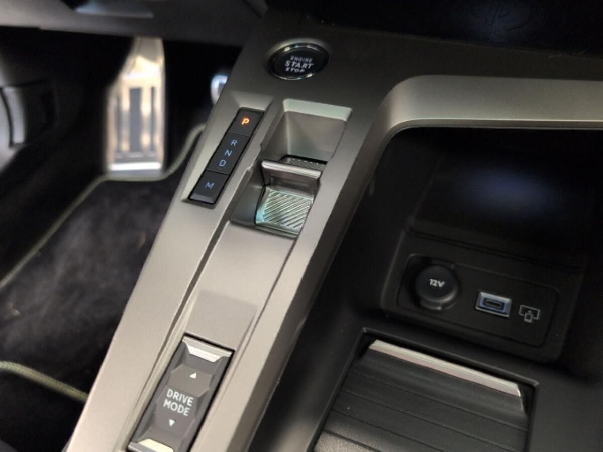 Peugeot 408 Hybrid GT 145 e-DSC6 Panorama Navi SHZ