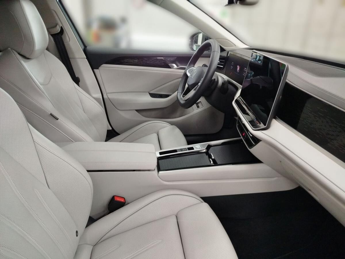 Volkswagen Passat Variant 1.5 TSI DSG eHybrid Navi IQ.Light DAB+ FrontAssist