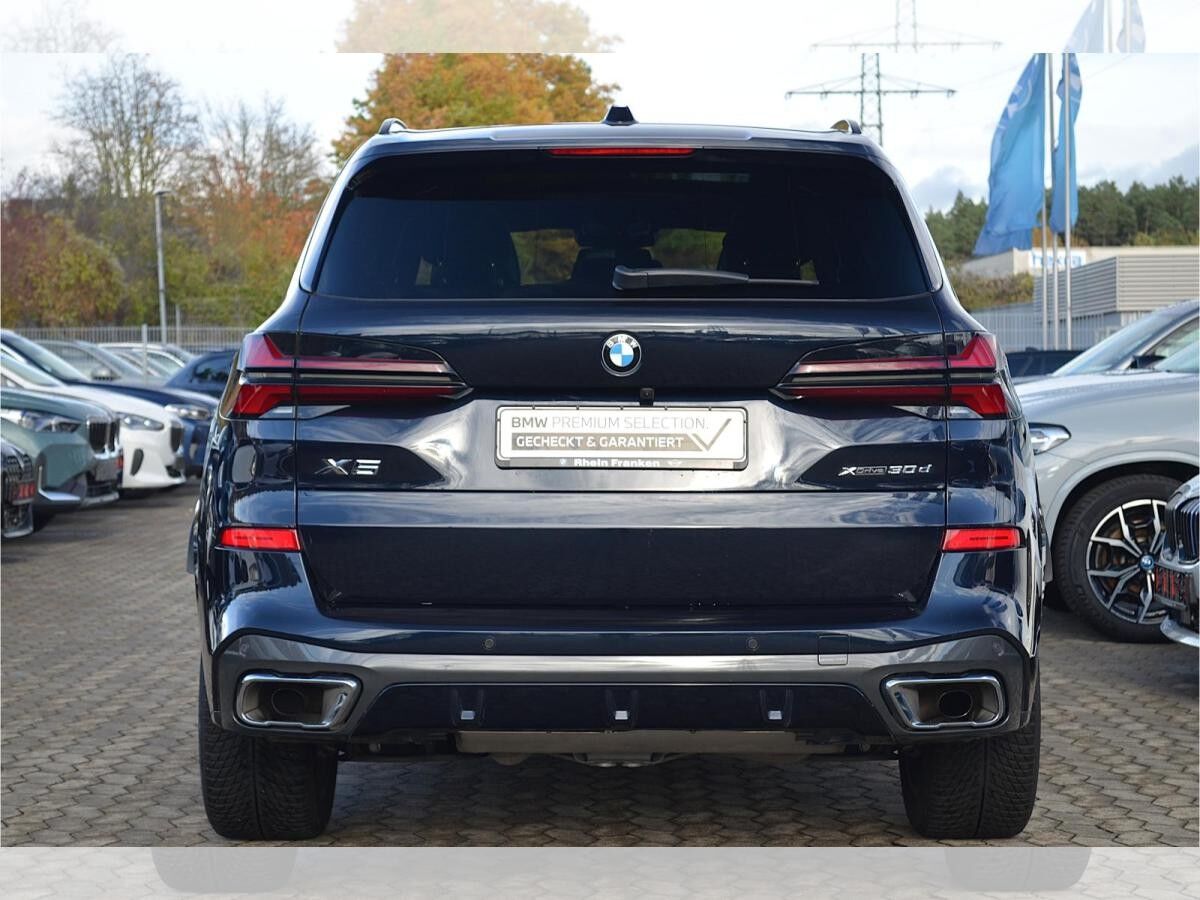 BMW X5 xDrive 30d M-Sport, LiveCptProf, Iconic Glow, Ad.LED, Harm/Kard, AHK, Pano, Soft-Close uvm.